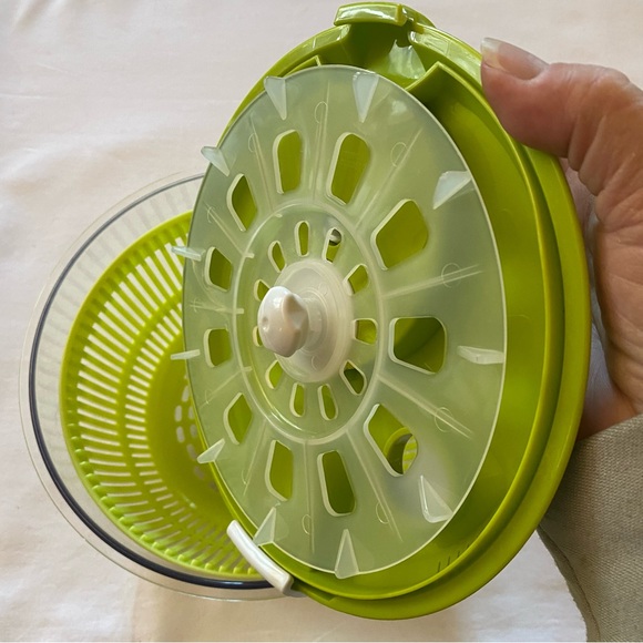 Salad Spinner - Picture 8 of 12